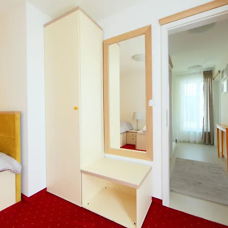 度假居 Holiday Balaton 27.2 *